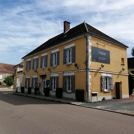 Logis Hotel & Restaurant Le Soleil D'Or 蒙蒂尼雷斯 外观 照片