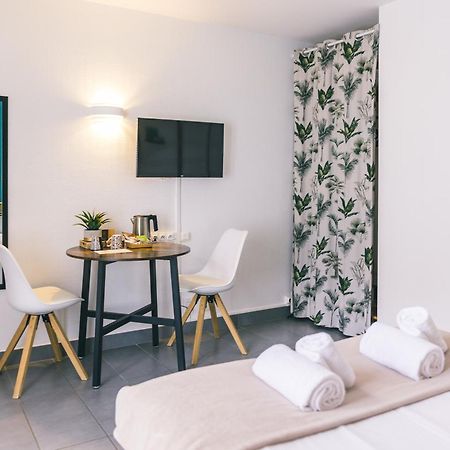 Logis Hotel & Restaurant Le Soleil D'Or 蒙蒂尼雷斯 外观 照片