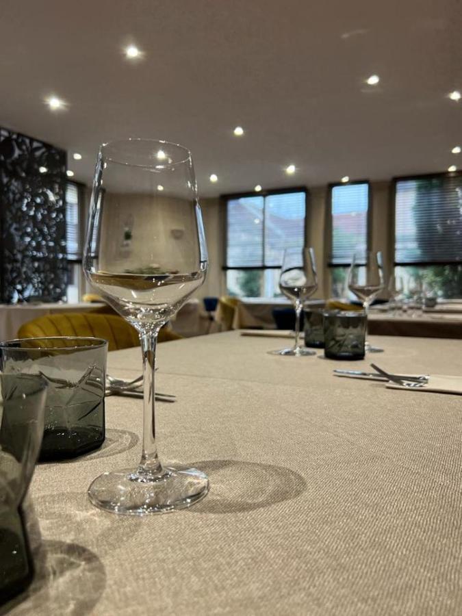 Logis Hotel & Restaurant Le Soleil D'Or 蒙蒂尼雷斯 外观 照片
