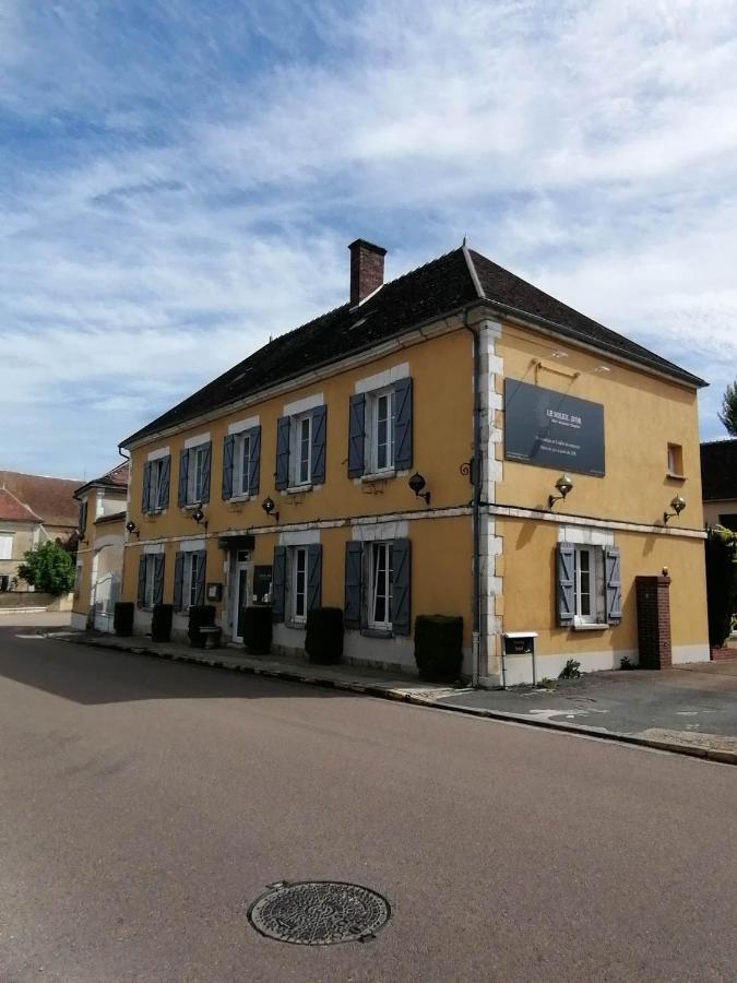 Logis Hotel & Restaurant Le Soleil D'Or 蒙蒂尼雷斯 外观 照片