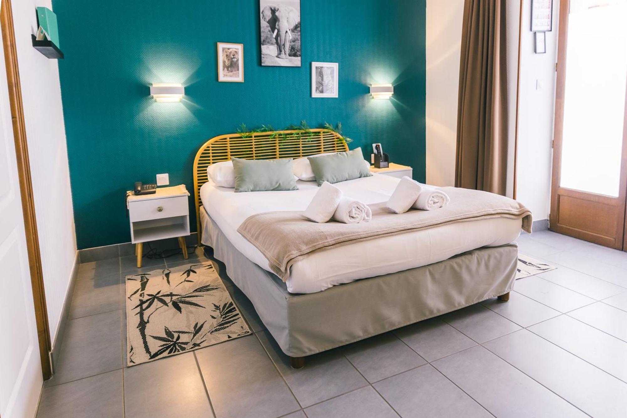 Logis Hotel & Restaurant Le Soleil D'Or 蒙蒂尼雷斯 外观 照片