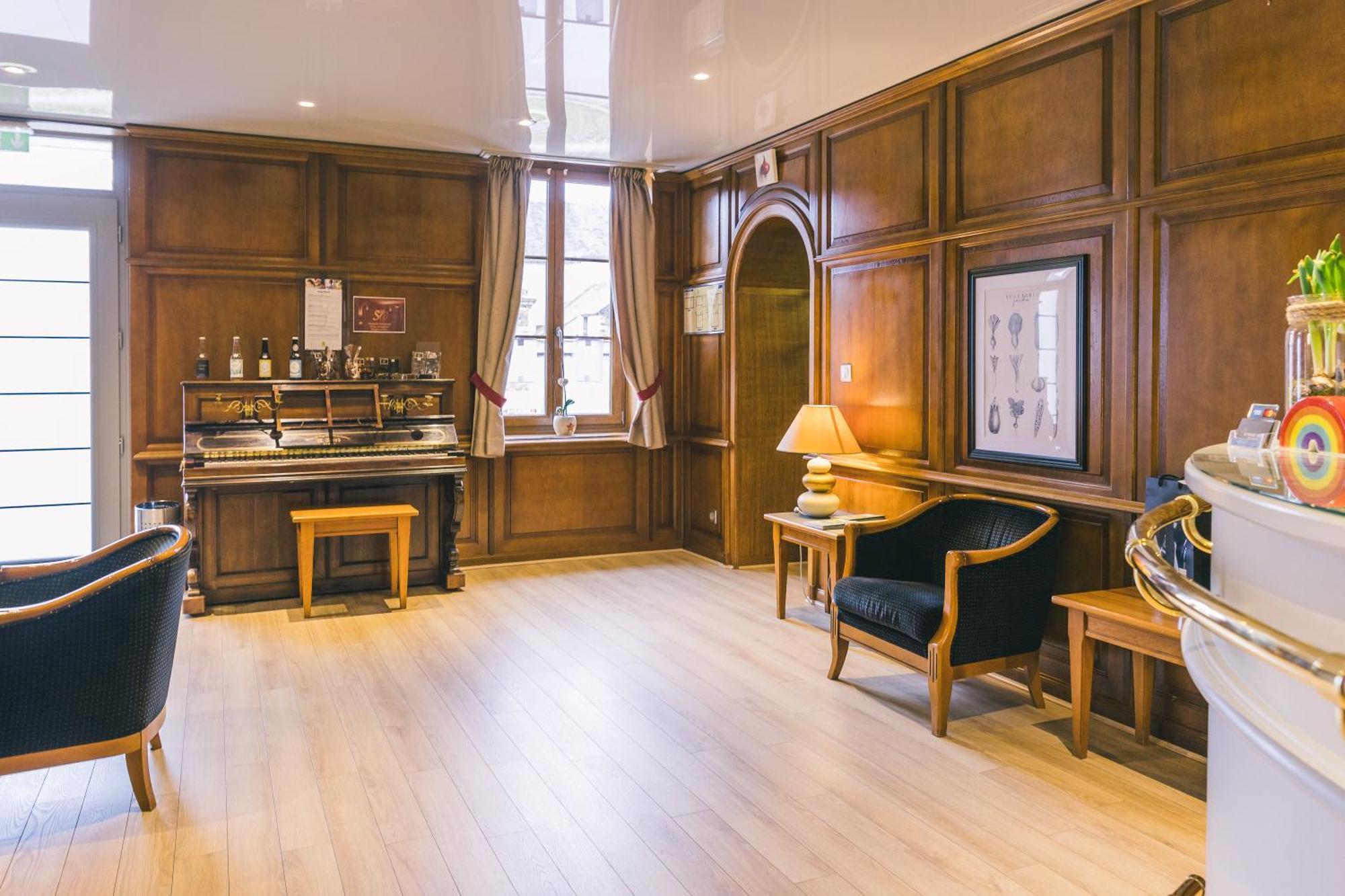 Logis Hotel & Restaurant Le Soleil D'Or 蒙蒂尼雷斯 外观 照片
