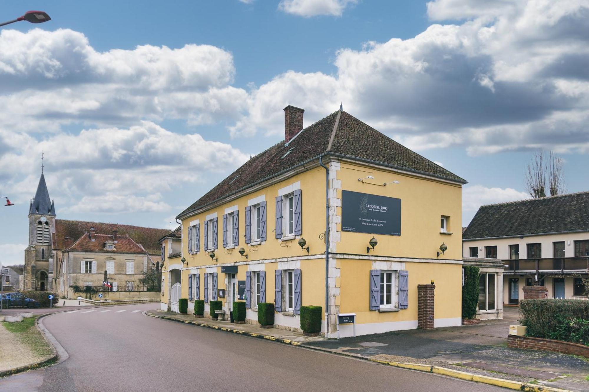 Logis Hotel & Restaurant Le Soleil D'Or 蒙蒂尼雷斯 外观 照片
