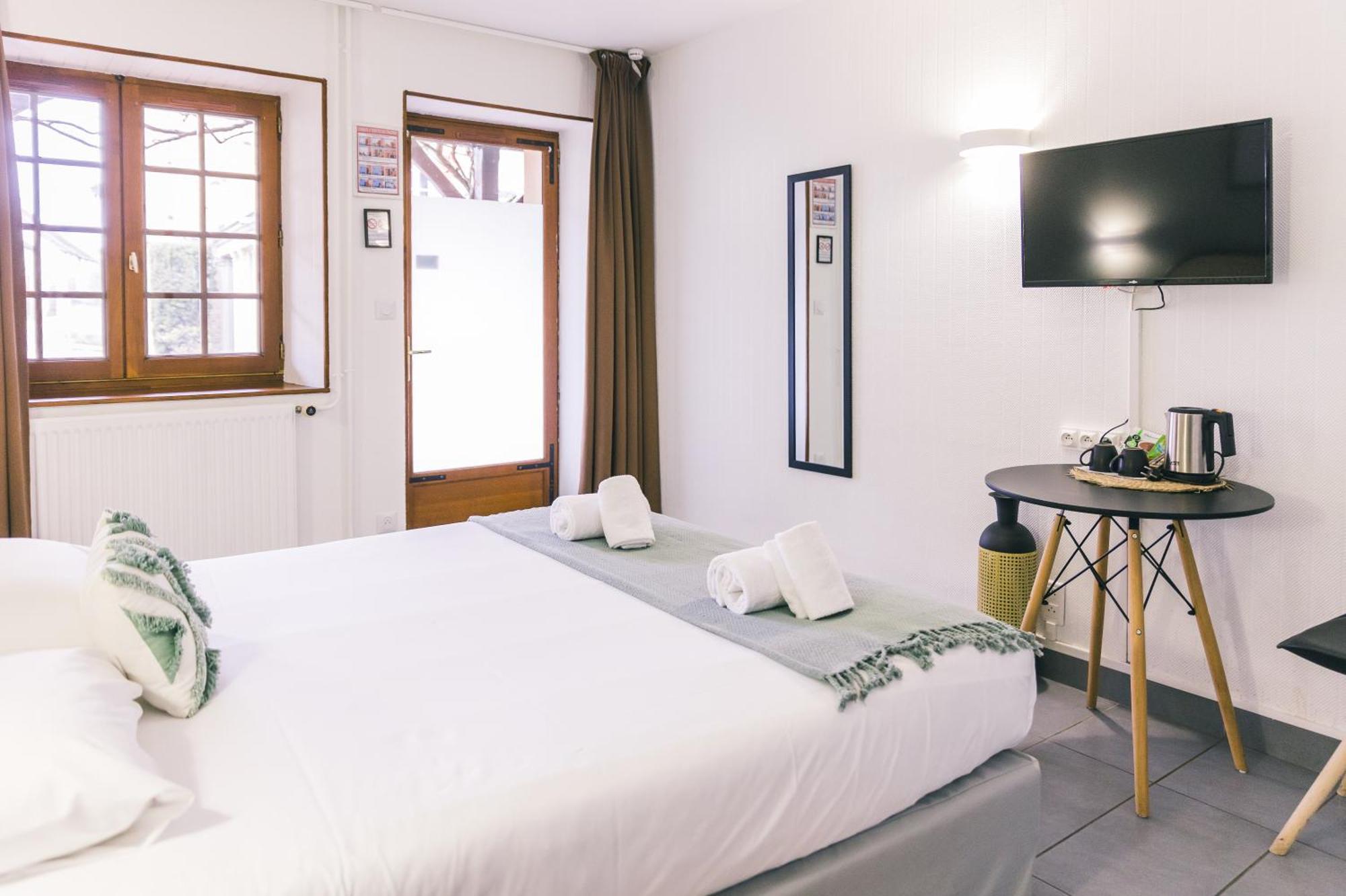 Logis Hotel & Restaurant Le Soleil D'Or 蒙蒂尼雷斯 外观 照片