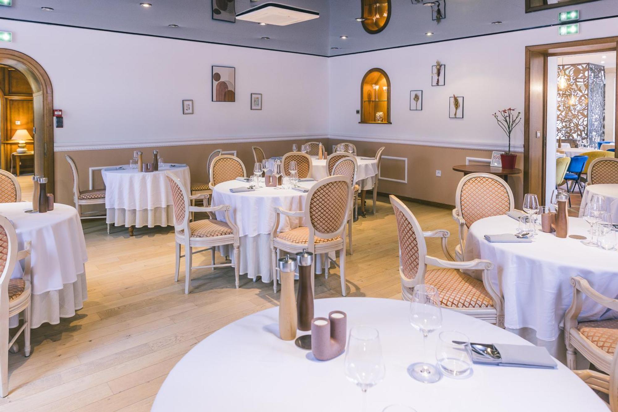 Logis Hotel & Restaurant Le Soleil D'Or 蒙蒂尼雷斯 外观 照片