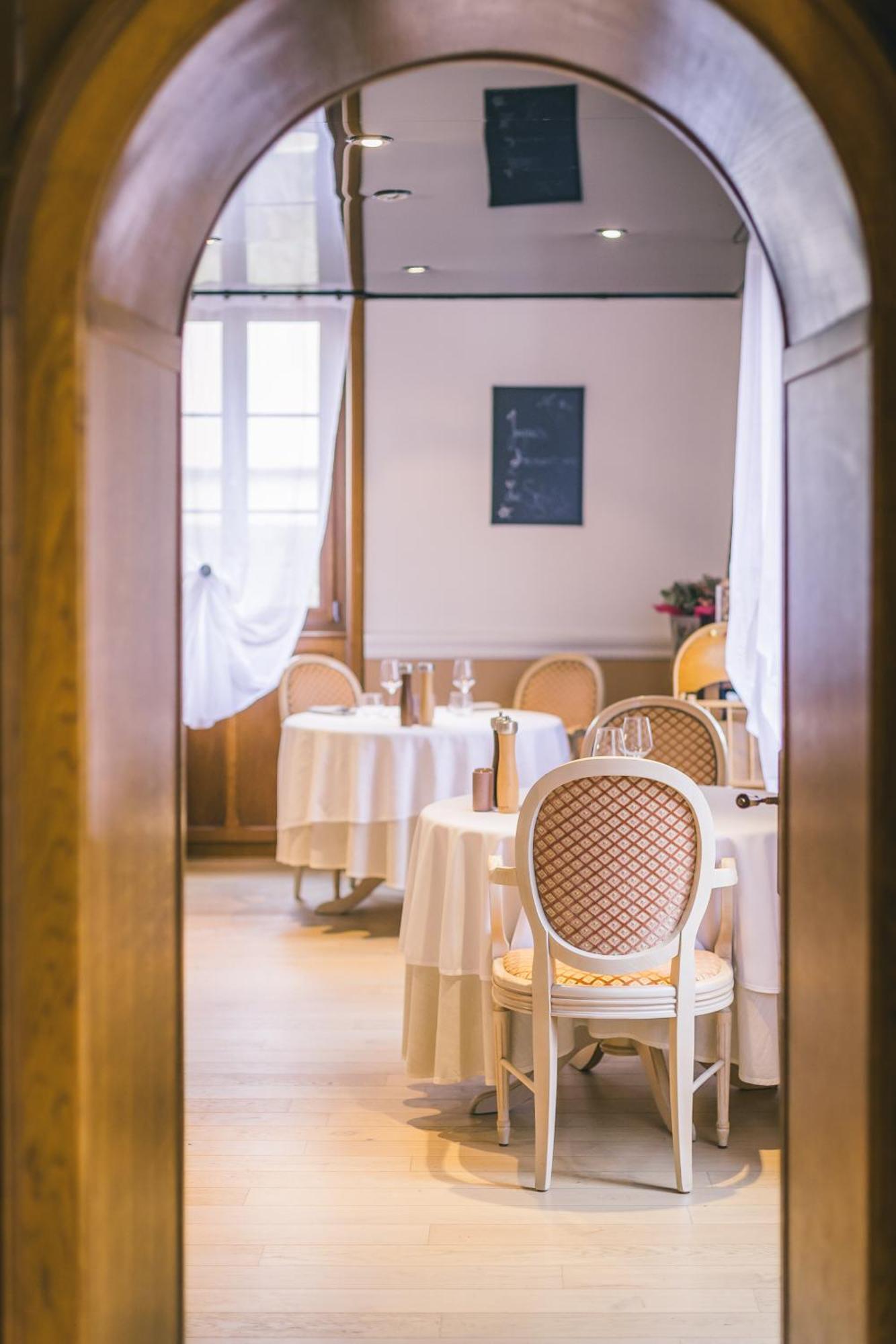 Logis Hotel & Restaurant Le Soleil D'Or 蒙蒂尼雷斯 外观 照片