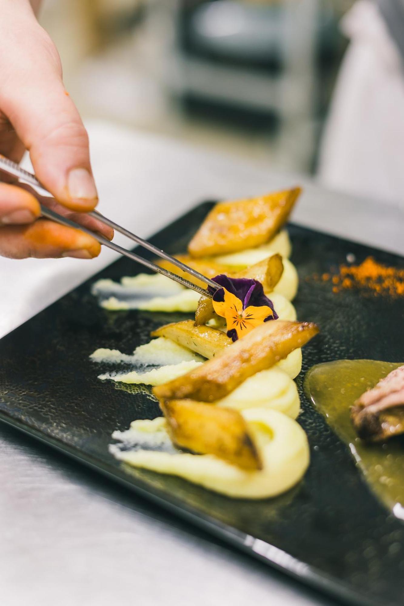 Logis Hotel & Restaurant Le Soleil D'Or 蒙蒂尼雷斯 外观 照片