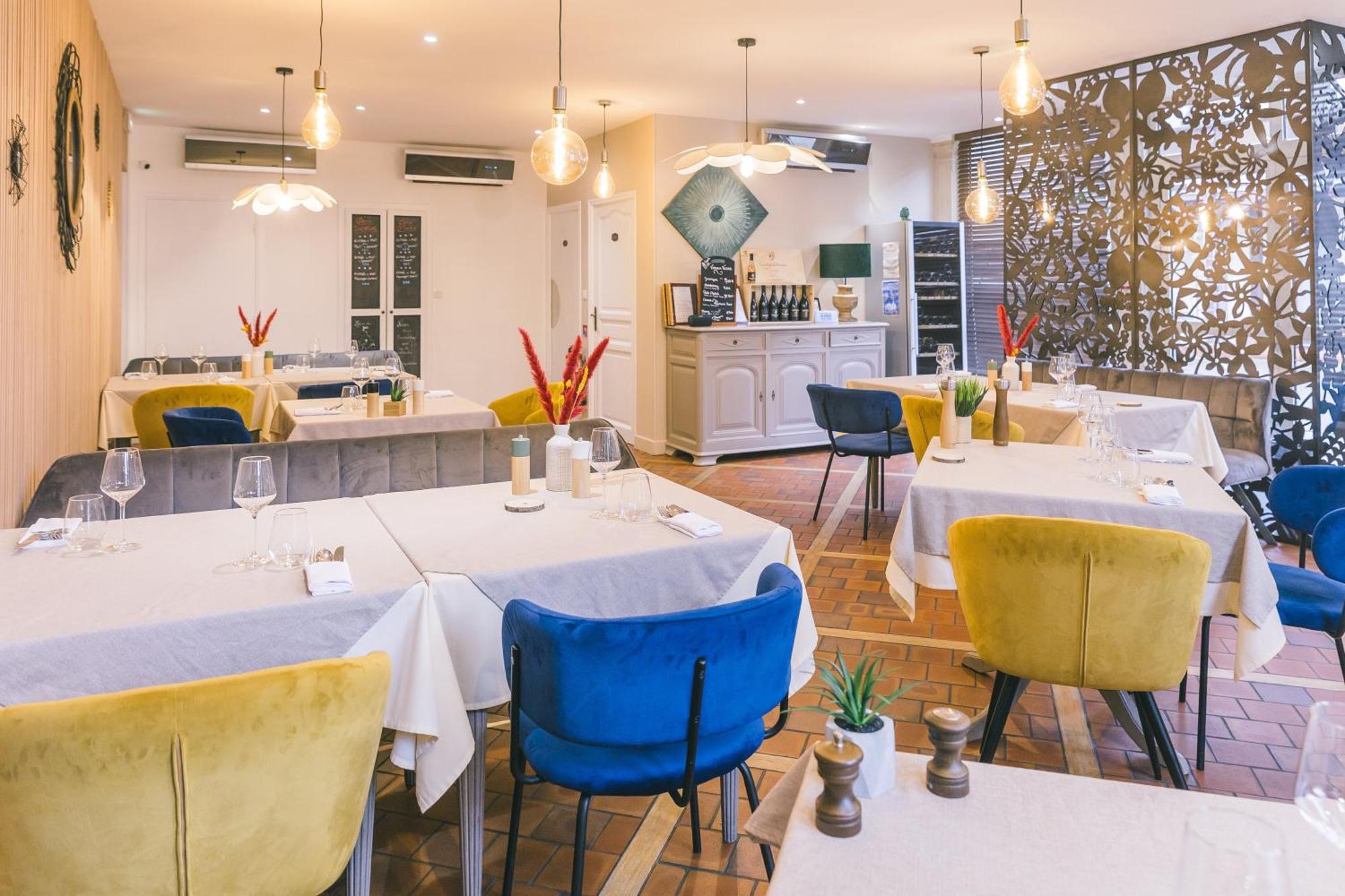 Logis Hotel & Restaurant Le Soleil D'Or 蒙蒂尼雷斯 外观 照片