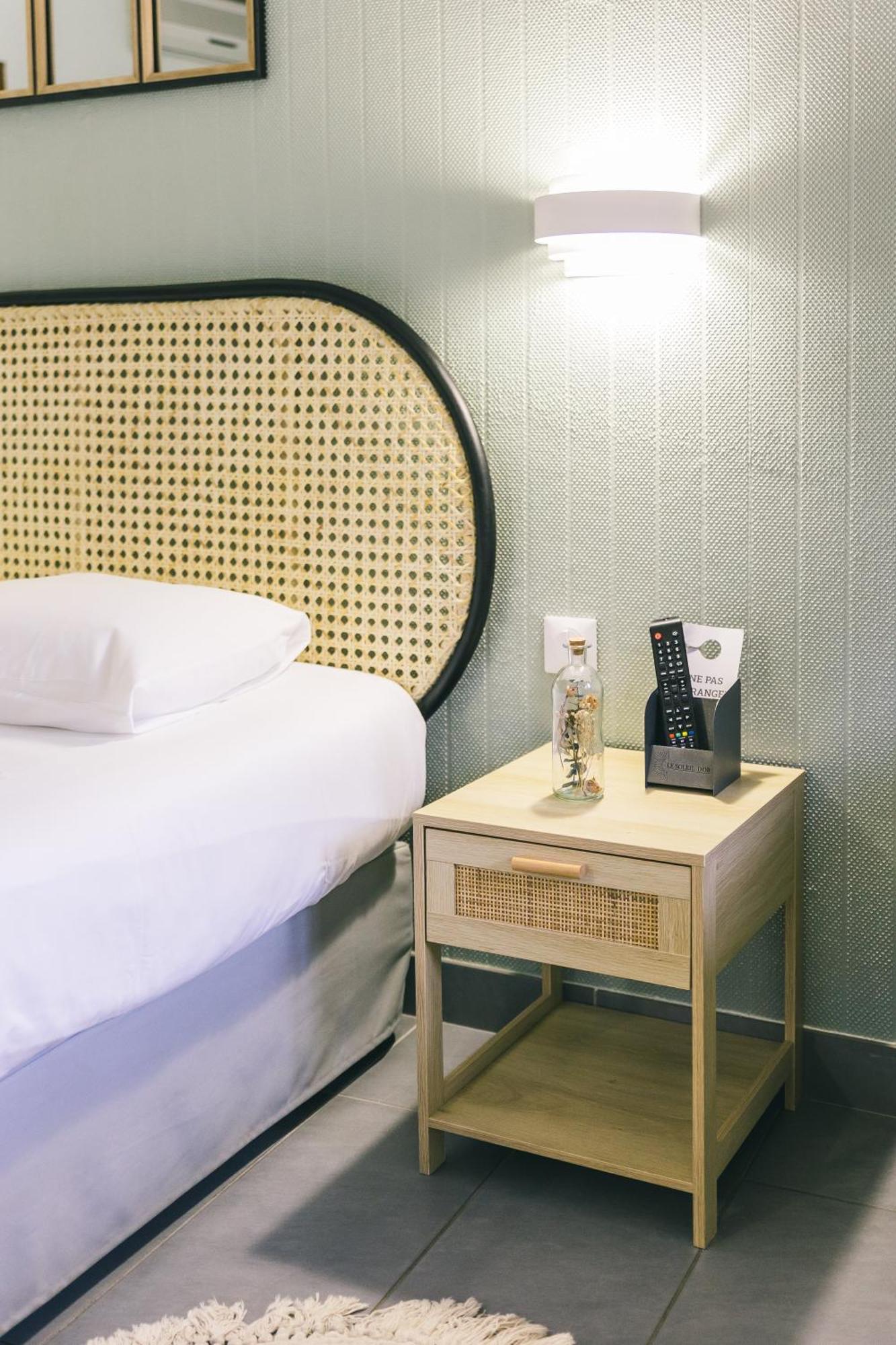 Logis Hotel & Restaurant Le Soleil D'Or 蒙蒂尼雷斯 外观 照片